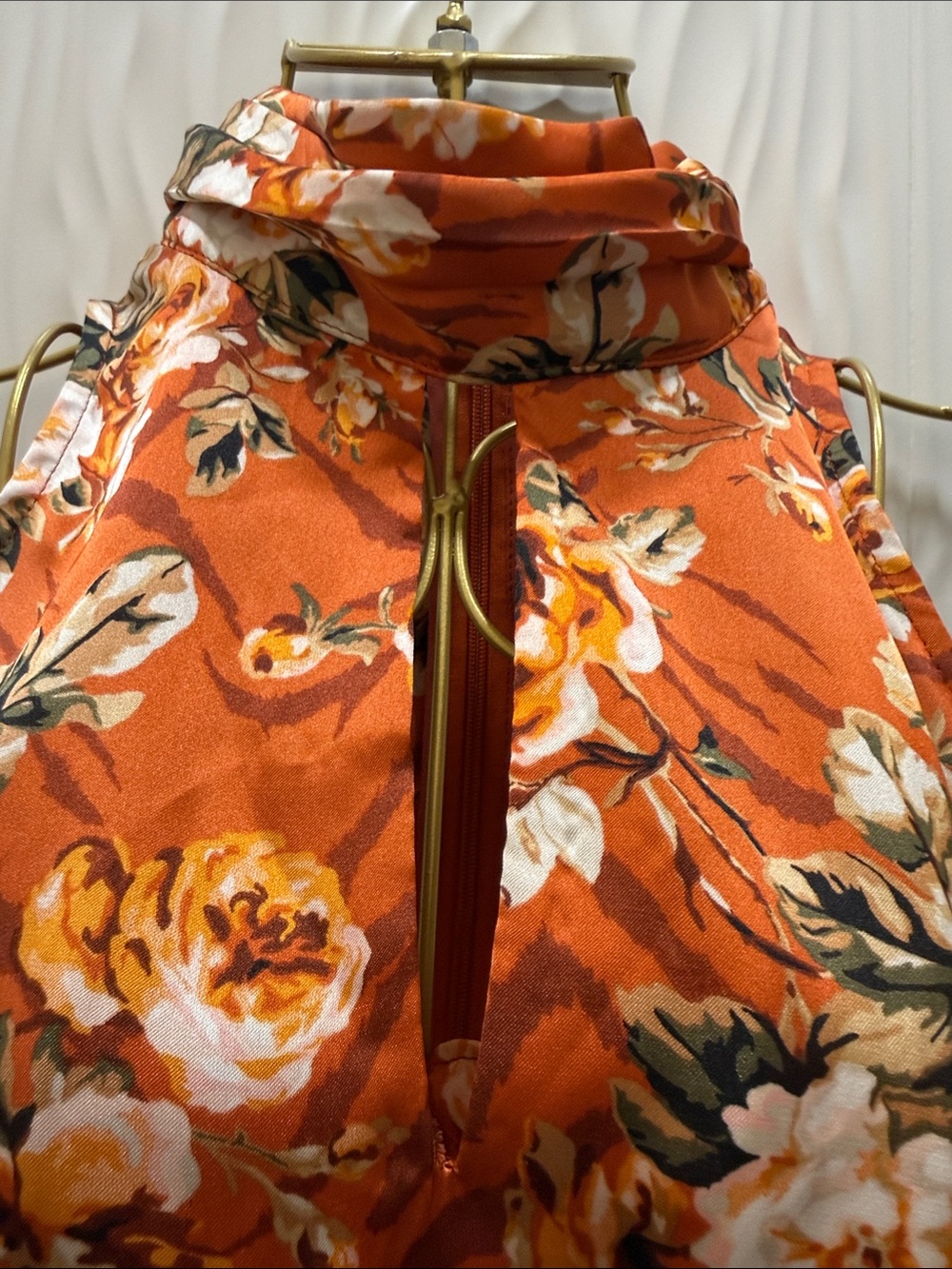 White House Black Market Floral Top - Picture 3 of 7